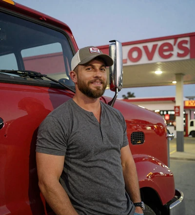 Sam, a tanker driver, and Mike, a road-life blogger, sharing a meal at a Texas truck stop diner